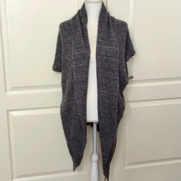 Love by Design Women's small heather gray sleeveless sweater - Picture 1 of 8